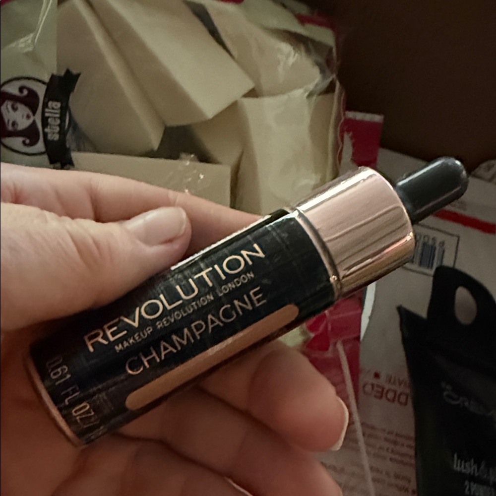 Revolution Champagne Glow Highlighter